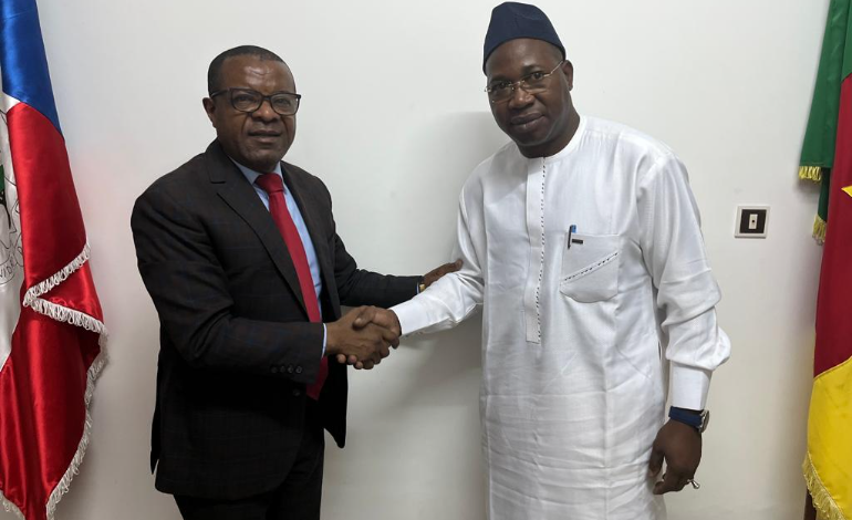 L'Ambassadeur Armando Kote Echuaca a re&ccedil;u le Directeur