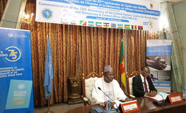 Rideau sur la Comm&eacute;moration du 20e anniversaire du CNUDHD-AC